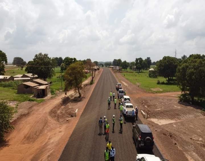 Works_Of_Npp's tweet photo. Progress of work on the Bolgatanga -Bawku - Polimakom road project. Currently, 70km of the road has been completed and opened to traffic.
The 117.94km project runs through the Bolgatanga Central, Bolgatanga East, Nabdam, Zebilla, Binduri, Bawku Central, and Pusiga constituencies. https://t.co/OoJLeTavld