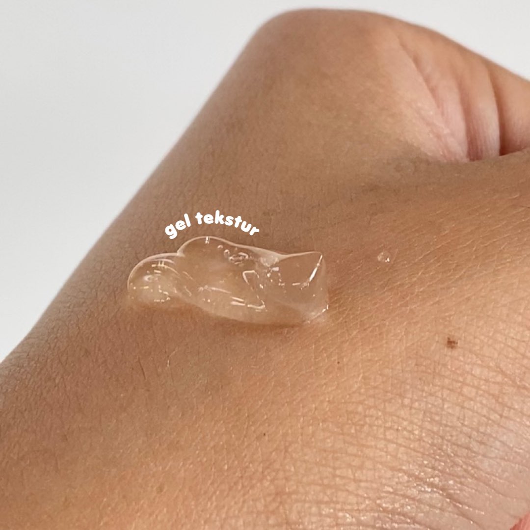 h0neymilktea_'s tweet photo. ✨ RACUN MOISTURIZER GEL ✨

lagi suka banget pakai pelembab gel yg hasilnya dikulit tetep lembab tanpa bikin kulit makin berminyak, tetep ringan bahkan bikin makeup lebih awet juga. harganya 85k-an aja😙 #racuninskincare https://t.co/WfrMfgCQAB