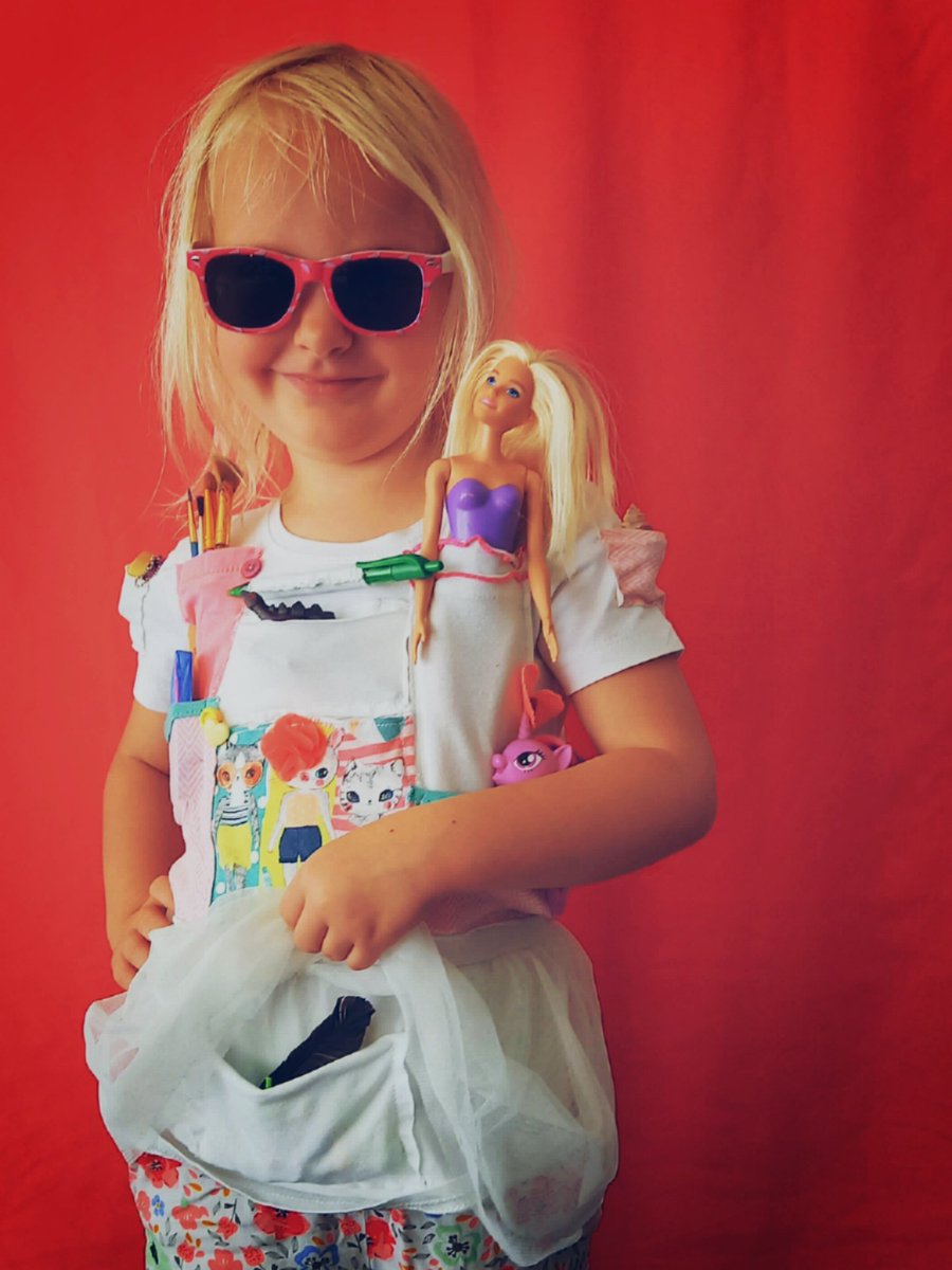 TMishamigos's tweet photo. You can never have enough pockets to carry all your favorite items and treasures you may find 🦄🦖🪶🎨🧸 
#POCKETPOCALYPSE #GISH https://t.co/mH9Er4EqlT
