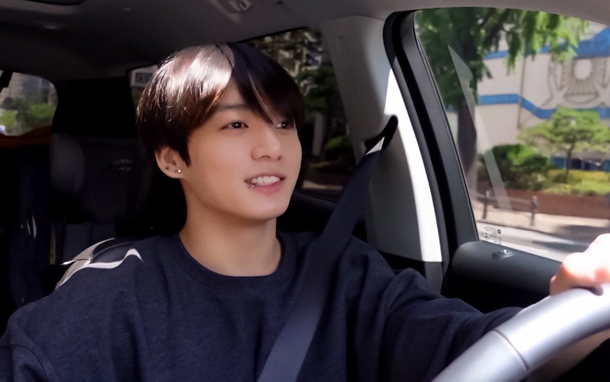 agustdfms's tweet photo. look at him driving, so pretty https://t.co/x3UqAQJnJh