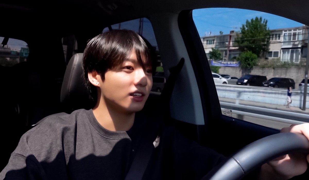 agustdfms's tweet photo. look at him driving, so pretty https://t.co/x3UqAQJnJh