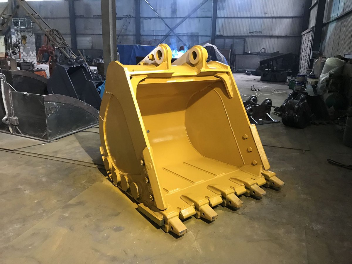 alex69649500's tweet photo. CAT329D Excavator bucket
#Caterpillar #Caterpillarexcavator #komatsu #hitachi #CAT329
#Hitachimachinery #dozer #digger #diggers
#Excavatorbucket #Excavator #mining #earthmovingequipment
#earthmoving #bigmachinery #miningequipment
#heavyequipment #grabbucket #diggerbuckets https://t.co/7O8lkaV7nh