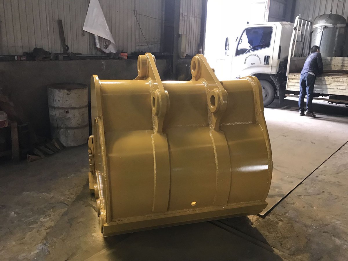 alex69649500's tweet photo. CAT329D Excavator bucket
#Caterpillar #Caterpillarexcavator #komatsu #hitachi #CAT329
#Hitachimachinery #dozer #digger #diggers
#Excavatorbucket #Excavator #mining #earthmovingequipment
#earthmoving #bigmachinery #miningequipment
#heavyequipment #grabbucket #diggerbuckets https://t.co/7O8lkaV7nh