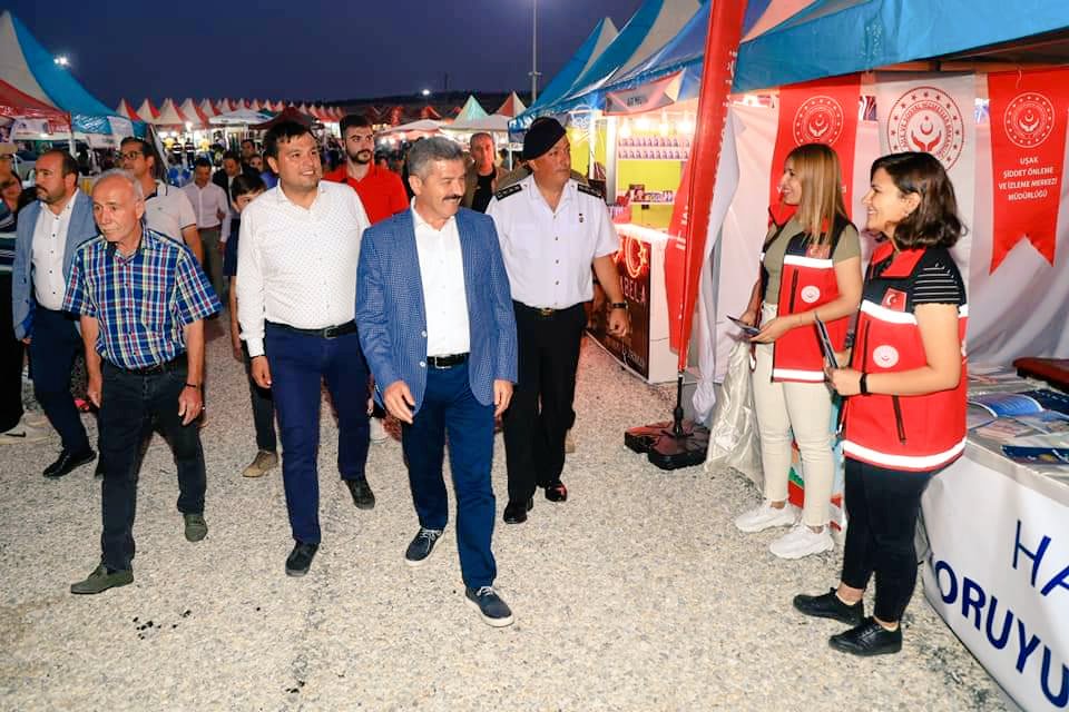 Her Çocuğun Bir Ailesi Olmalı ve 
Kadına El KAL-KA-MAZ mottosu ile bizde <a href="/usakbld/">T.C. Uşak Belediyesi</a> tarafından düzenlenen #GurbetçiFestivali nde yerimiz alarak, Uşak'lılara  <a href="/tcailesosyal/">T.C. Aile ve Sosyal Hizmetler Bakanlığı</a> Bakanlığımız faaliyetleri hakkında bilgilendirmeler yaptık.
<a href="/deryayanikashb/">Derya Yanık</a> 
<a href="/TC_UsakValiligi/">Uşak Valiliği</a> 
<a href="/ekremboran80/">Ekrem Boran 🇹🇷</a>