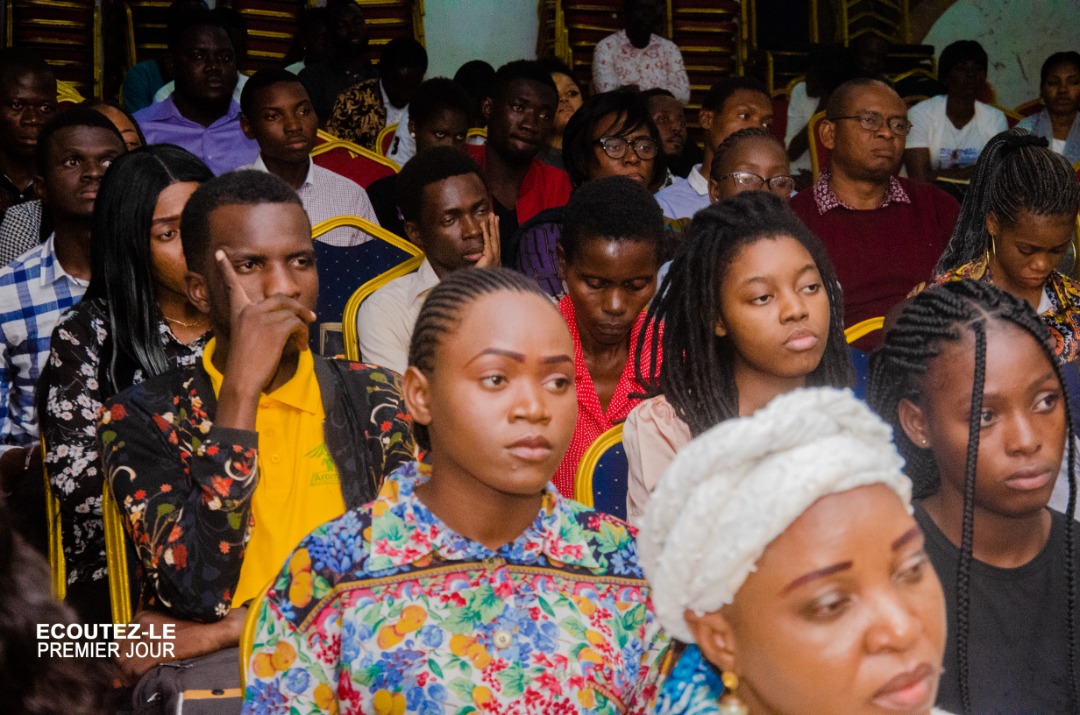 MBompere's tweet photo. L'homme le plus grand de l'histoire, Jésus Christ, fut né dans un petit village, ayant un corps d'une apparence ordinaire, élevé dans une famille modeste, mais en lui habitait la plénitude de la divinité. La vraie identité de l'homme est dans son esprit et non dans ses avoirs. https://t.co/s7LiwWy7di