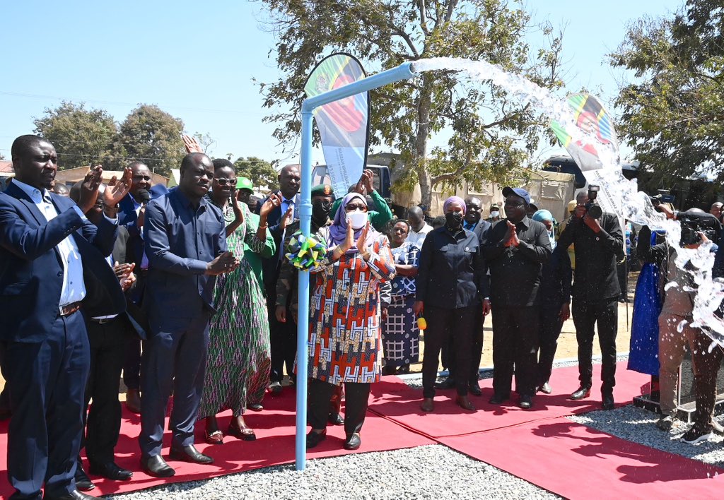 Rais wa Jamhuri ya Muungano wa Tanzania Mhe. Samia Suluhu Hassan akizindua mradi wa Maji wa Makongolosi Wilayani Chunya Mkoani Mbeya tarehe 06 Agosti, 2022. <a href="/venusnyota/">zuhura yunus</a>