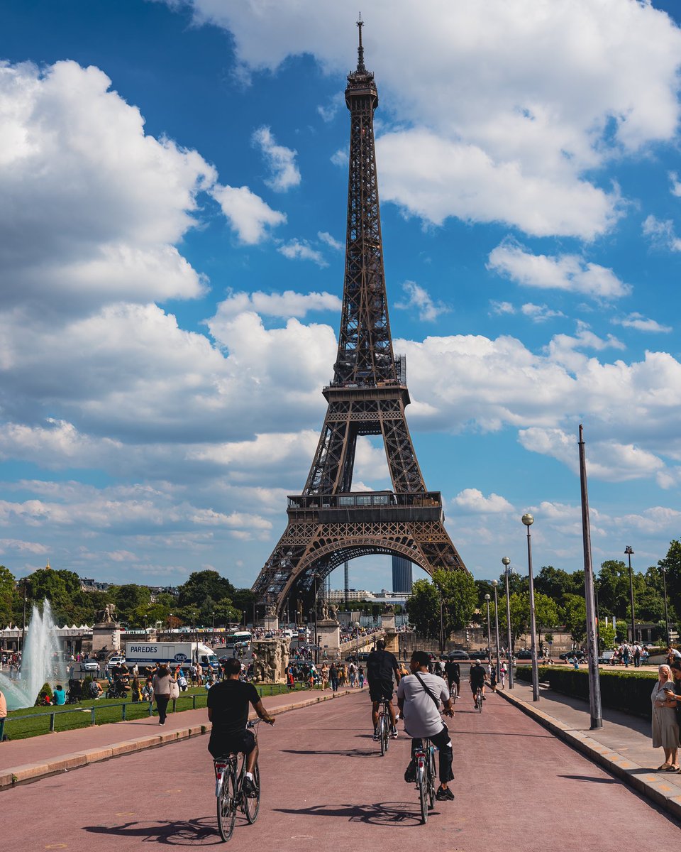 WakeMBB's tweet photo. Day ☝️ in Paris didn’t disappoint 😎

#DeacsAbroad 🎩🏀 https://t.co/UWsxbQ3JgY