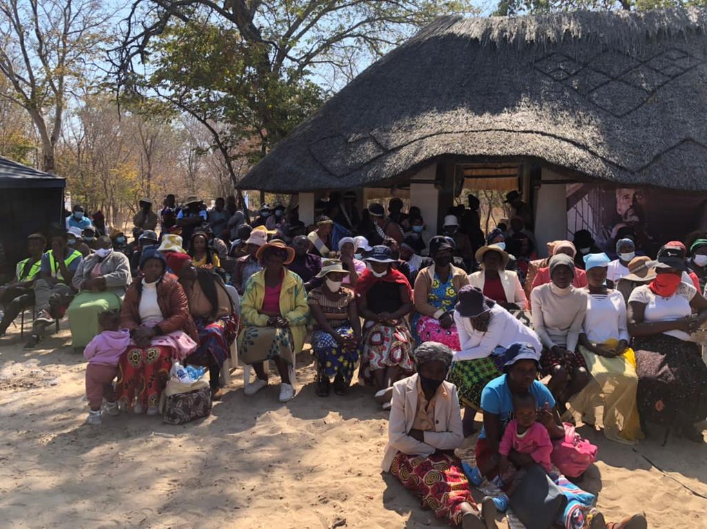 Hundreds of people attended the burial of arts legend, Cont Mhlanga who was accorded a state assisted funeral at his rural home in Lupane. 
@BulawayoZoom 
@ByoForED @Bulawayoagenda2