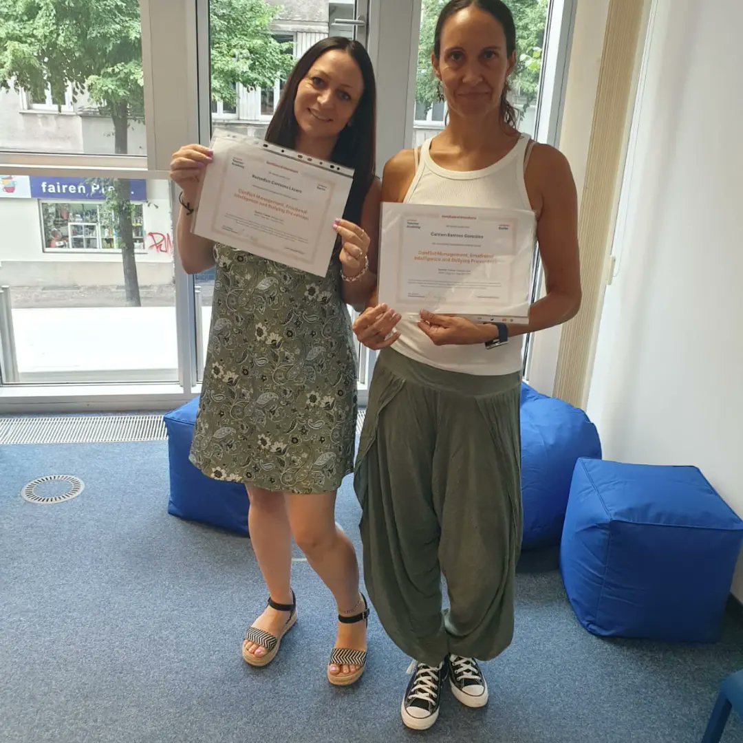 ceipelpuche's tweet photo. 🇪🇺🇪🇺We DON'T STOP ,even in Summer!Nuestros #Maltateam #Helsinkiteam y #Berlinteam han estado formándose durante toda esta semana sobre distintos aspectos 
metodológicos.Las mismas se han llevado a cabo gracias al programa europeo #ErasmusPlus #erasmuspuche #erasmuska121 @sepiegob https://t.co/QhNMU0Eezl