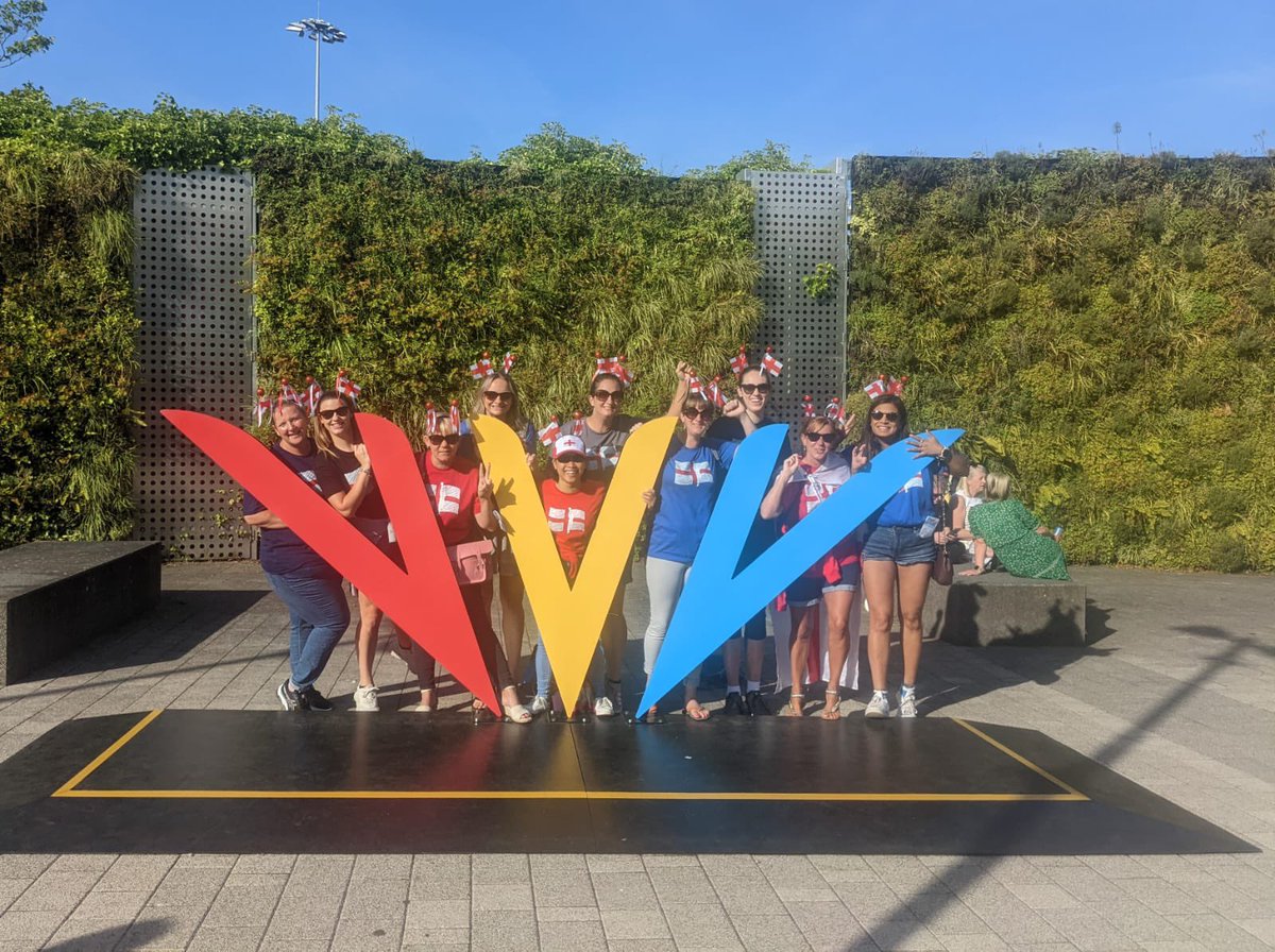 We’re ready for you <a href="/EnglandNetball/">England Netball</a> #CWG2022 🏴󠁧󠁢󠁥󠁮󠁧󠁿🌹🌹🌹🌹