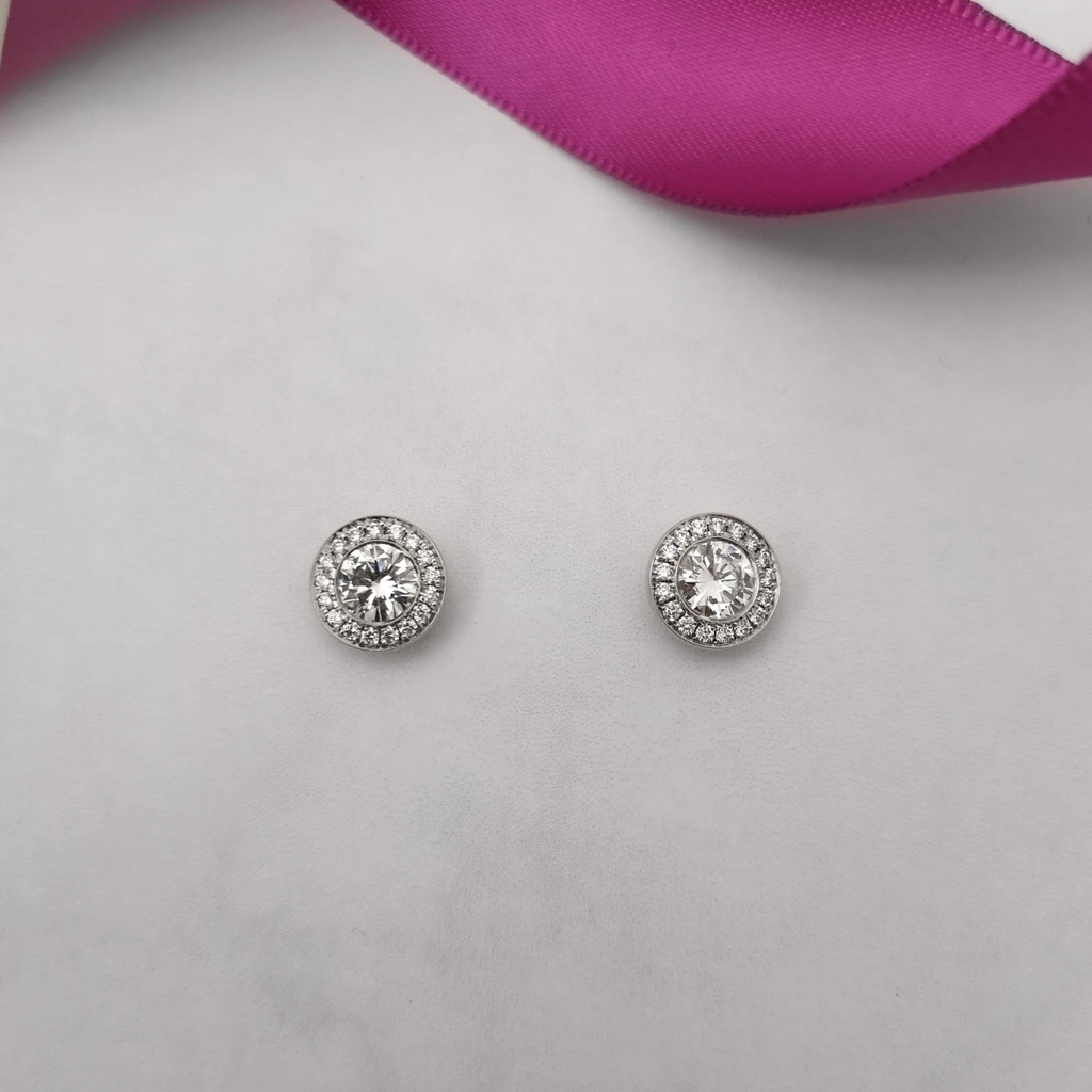 StonechatDublin's tweet photo. Spectacular diamond halo stud earrings created by Michael O'Dwyer.⁠
⁠
#stonechatjewellers #handcraftedforyou #handmadejewellery #smallirishbusiness #contemporarydesign #diamondstuds @odwyergoldsmith https://t.co/D64YxzQBIV