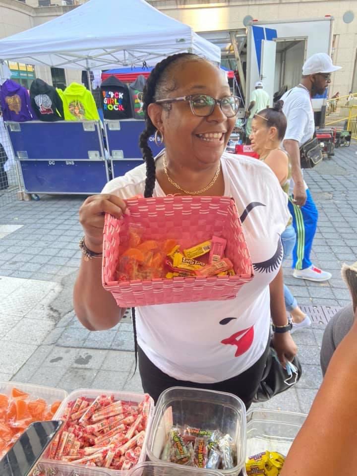 CokoMz's tweet photo. Coko Kandy Kart LLC  #cokokandy #cokokandykart #candylady #bosschic #mzcoko #newjersey #blackownedbusiness #blackexcellence #vendor #oldschoolcandy https://t.co/ZK1IADYcLb