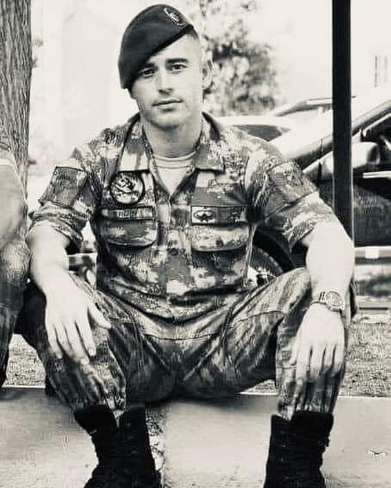 Şehidimiz Var 
Pençe-Kilit Harekatı Operasyon Bölgesinde  hain terör örgütü üyelerinin taciz ateşi sonucu Akhisar'lı hemşehrimiz 
Uzman Çavuş Reşat Ergin  şehit Olmuştur... 
Şehidimize Allah'tan rahmet, ailesine ve tüm ülkemize başsağlığı diliyoruz. 🇹🇷🇹🇷🇹🇷
#sehitlerolmez