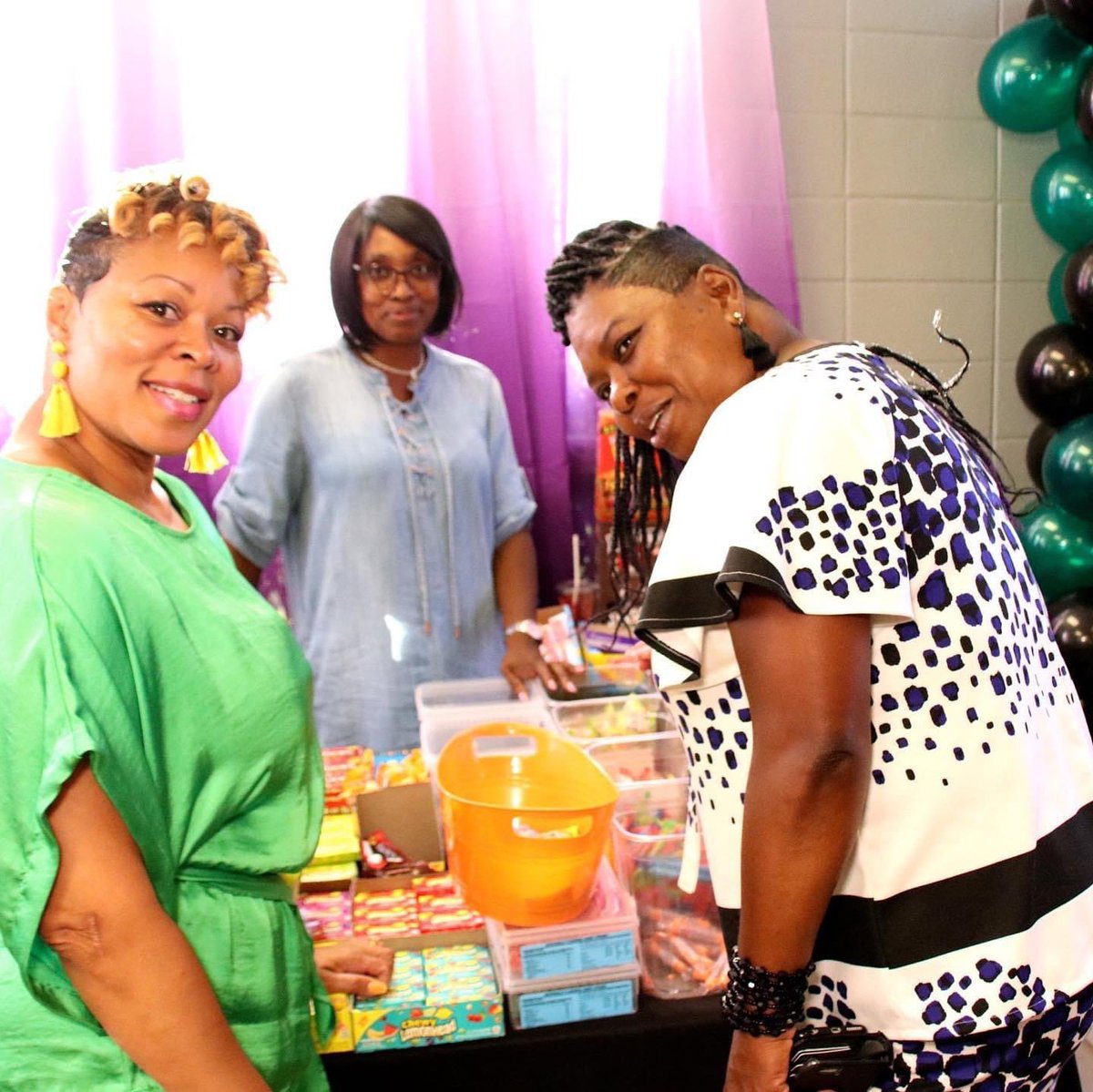 CokoMz's tweet photo. Coko Kandy Kart LLC  #cokokandy #cokokandykart #candylady #bosschic #mzcoko #newjersey #blackownedbusiness #blackexcellence #vendor #oldschoolcandy https://t.co/GORikMVgPg