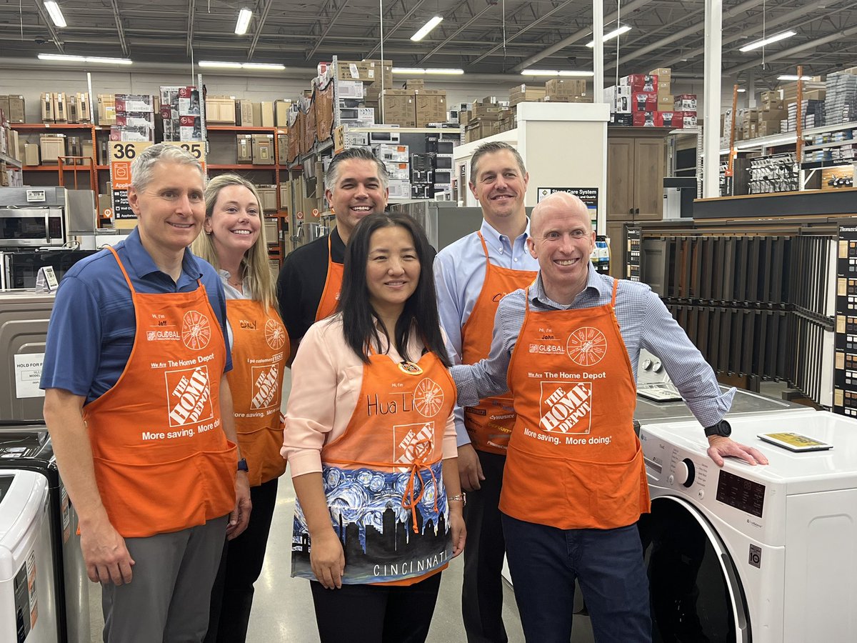 Great walk with Leslie and team at Store 3822 in Cincinnati OH! Hats off to our Private brands team for walking us through their exciting product lines!