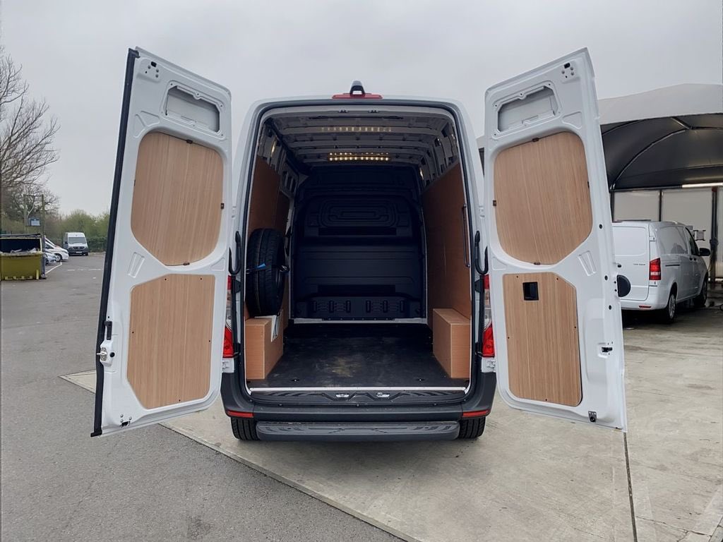 MarshallMercCV's tweet photo. Our #VanOfTheWeek at Marshall #MercedesBenz Van #Portsmouth is this L2H2 Artic White all-electric eSprinter. ⚡️
Benefit from >
• Air Conditioning
• Breakdown cover
• Less than 1000 miles
• Ply-Lining
WAS: £36,381 + VAT
NOW: £32,998 + VAT
SAVING: £3,383 + VAT https://t.co/BcVsXPIXcB