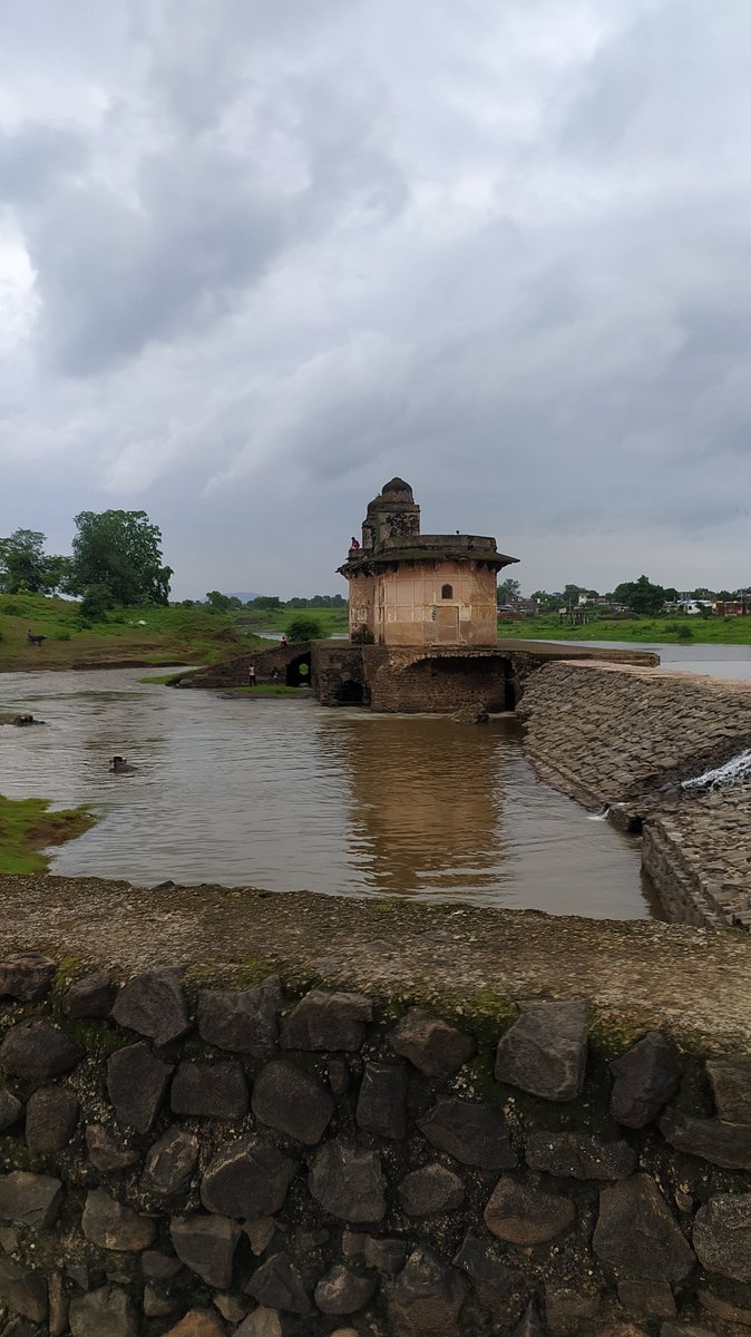 AbhashRahangda1's tweet photo. Water Body - Mahal Gulara 
Location - 21°19'52"N 76°20'42"E 
Institution - MANIT, Bhopal
.
Mahal Gulhara is one of the mystic Mughal structures of the time, which used to be a recreational pavilion, for Kings and Queens. 

#MissionAmritSarovar https://t.co/buAMwSXf3V