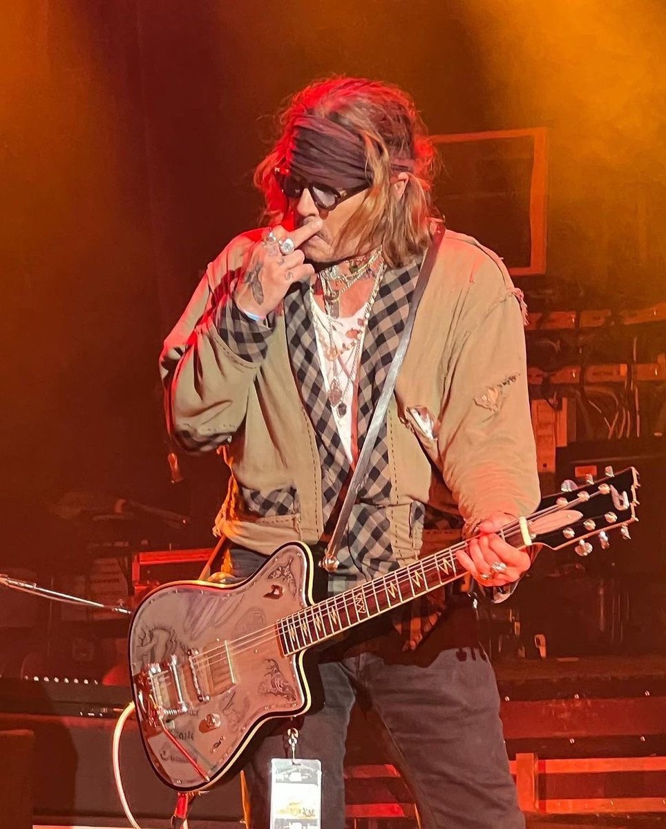 JerrieDepp's tweet photo. IG has a bug that’s making people lose Likes &amp; Followers once again 😞, Hence the reason why #JohnnyDepp is losing likes on his post, not because they aren’t on his side anymore 🤣 #JohnnyDeppIsALegend &amp; #JohnnyDeppWon 👏🏼

#JusticeForJohnnyDepp #NeverFearTruth https://t.co/kAkjHR1hs8