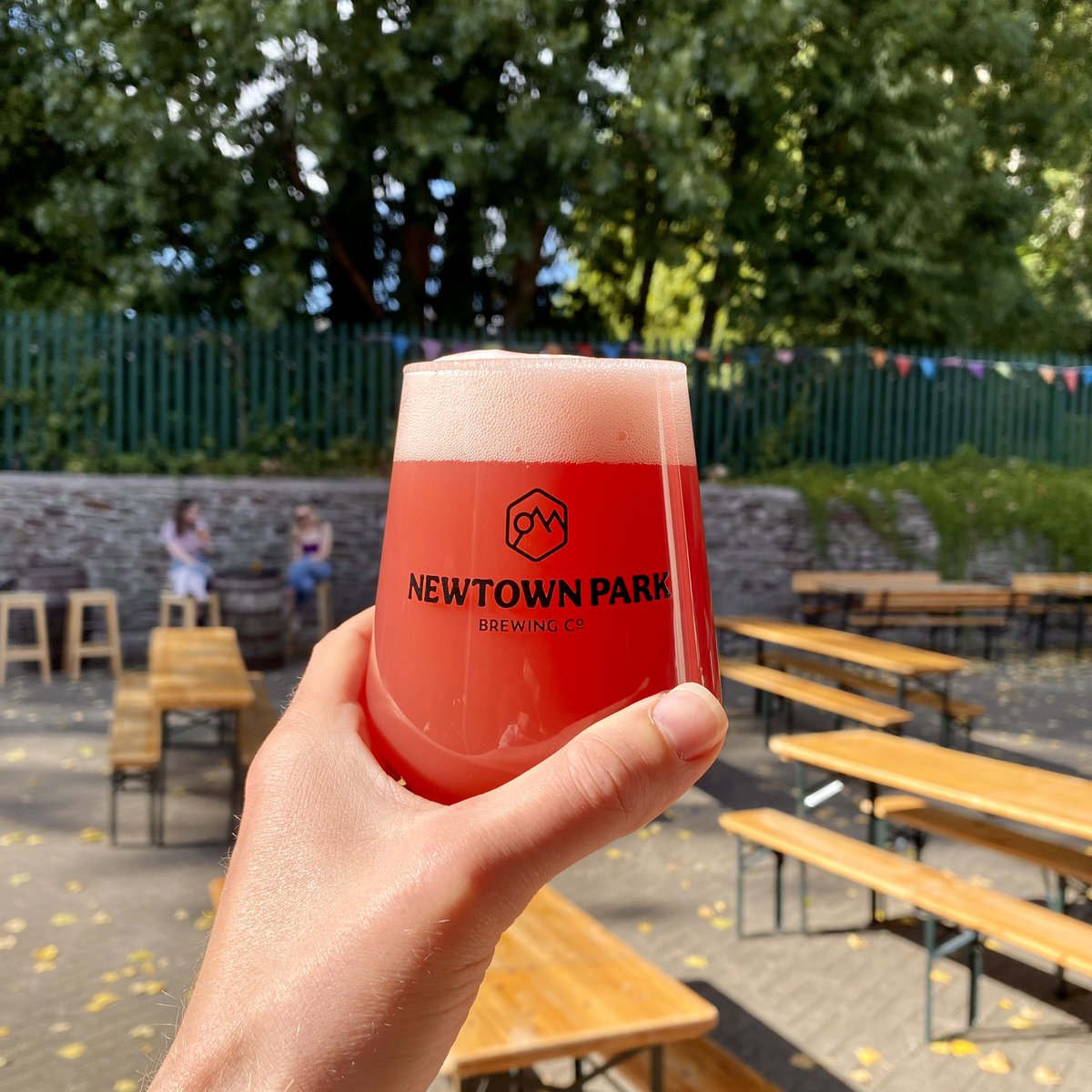🍓N͓̽O͓̽W͓̽ P͓̽O͓̽U͓̽R͓̽I͓̽N͓̽G͓̽ 🍓
‹ Triple Fruited Gose ›
Our recent collab with North Brewing available at the tappy right now 😎