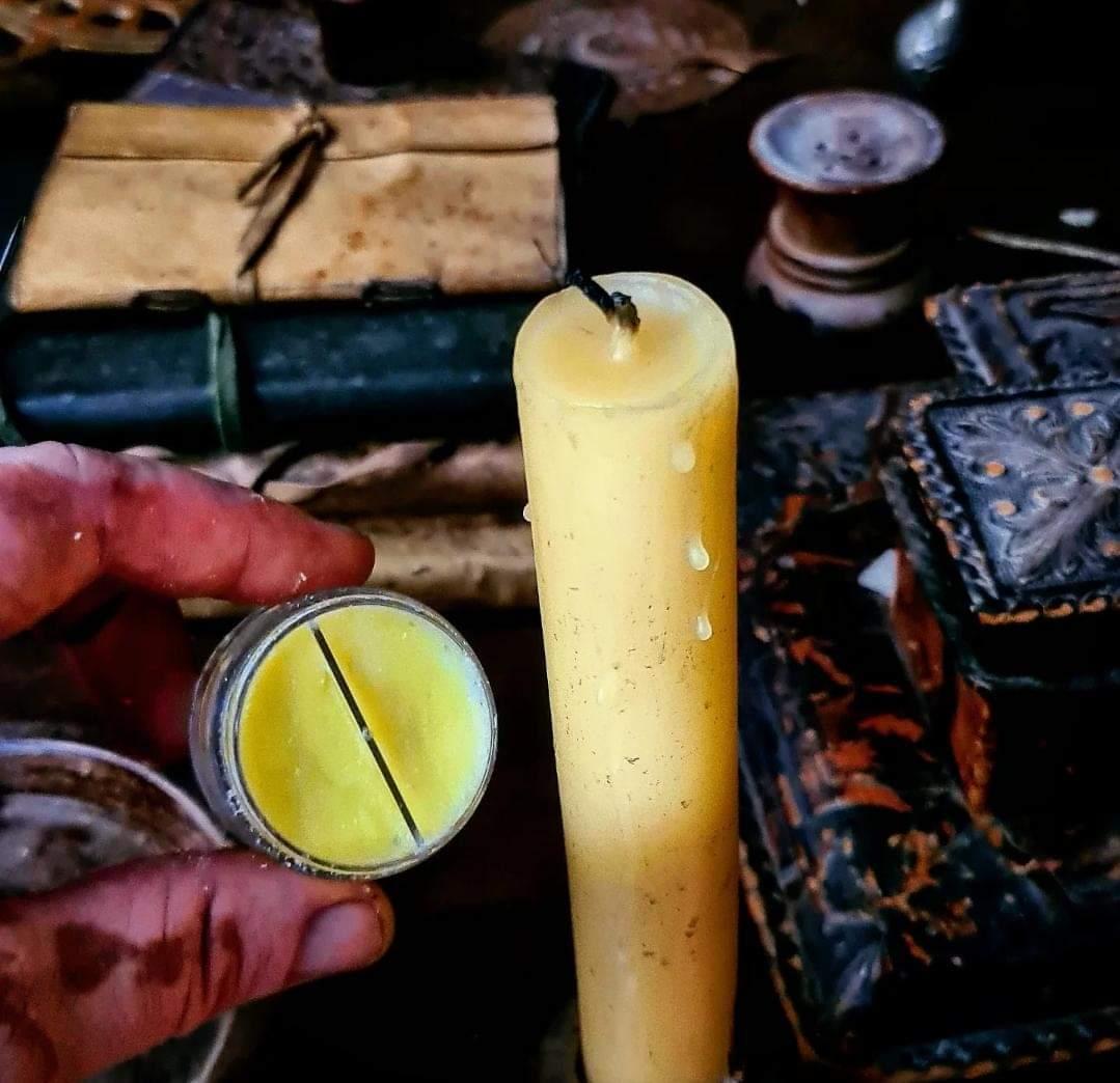 teresapelicula's tweet photo. La magia de los detalles en @teresapelicula ✨
Rincones con historia que darán vida a una nueva historia.
Escudos, bustos, tallas, puertas que ahora son ventanas...
#SantaTeresa #TeresaPelícula #Adaptación #Rodaje #LaLenguaEnPedazos #JuanMayorga #BlueBirdFilms https://t.co/MbFlCwcrak