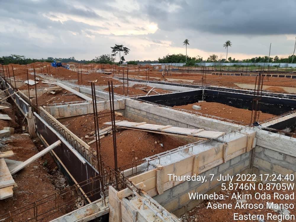 Maclean7878's tweet photo. AGENDA 111 : Asene-Akroso-Manso District Hospital under construction. 

#WorkingGovernment. https://t.co/ItpdfddhEq