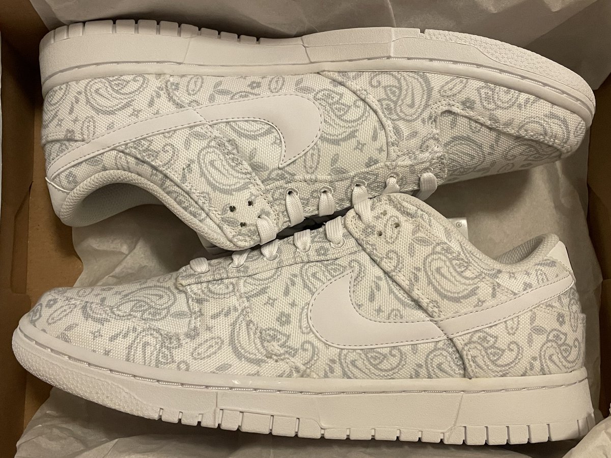 master_dnk's tweet photo. StussyのAIRMAXはオンラインで買った（まだ発送メールは来てない）
Teeと靴下は京都店で購入☻
14時入店でフーディー完売、コンバーチブルパンツがあったかどうかは覚えてない。
バケハは悩んで買わなかった。
そういえばベナッシも無かったな。

まだ8月始まったばかりだけど買いすぎ🤕 https://t.co/27OJJFLIJe