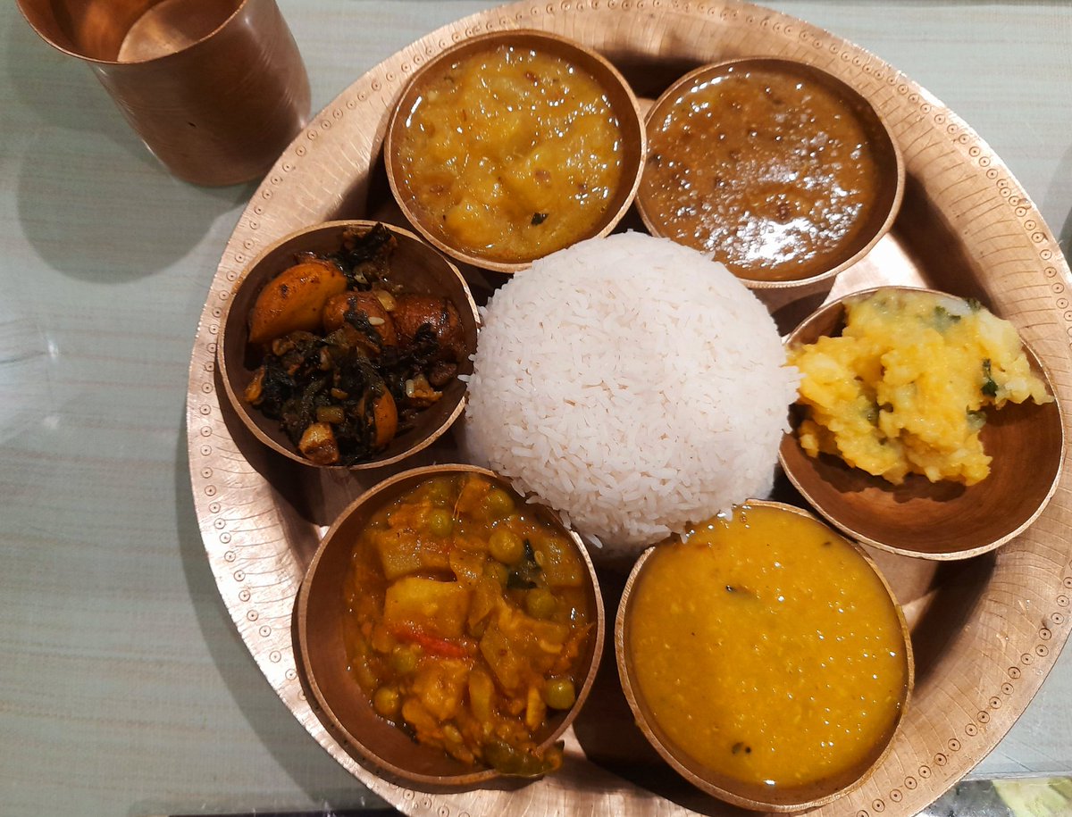 PayalKamat's tweet photo. Flavors of Assam. Subtle , healthy and tasty 💙 #AssamHouse
#DiversityOnMyPlate https://t.co/yXW0qqSXFm