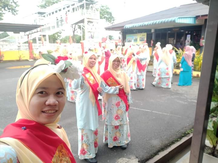 AsmaFuad7's tweet photo. SAMBUTAN MAAL HIJRAH 1444H

Perarakan bersempena Sambutan Maal Hijrah anjuran pejabat agama daerah Kubang Pasu Kedah.

Terima kasih atas kenangan yang indah ini. Semua guru sporting habis kenakan gaya munga dan ramah-mesra walaupun baru bersua 🌹❤️🥰

Solluu alannabiyy https://t.co/pE50ffBnTX