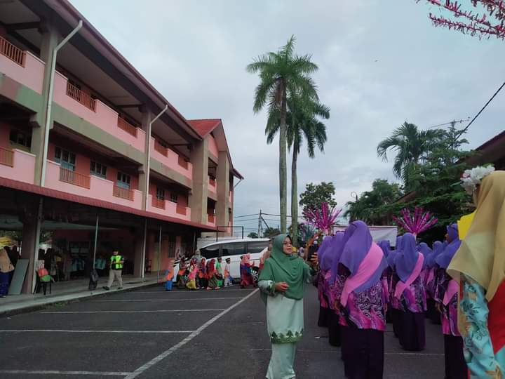 AsmaFuad7's tweet photo. SAMBUTAN MAAL HIJRAH 1444H

Perarakan bersempena Sambutan Maal Hijrah anjuran pejabat agama daerah Kubang Pasu Kedah.

Terima kasih atas kenangan yang indah ini. Semua guru sporting habis kenakan gaya munga dan ramah-mesra walaupun baru bersua 🌹❤️🥰

Solluu alannabiyy https://t.co/pE50ffBnTX