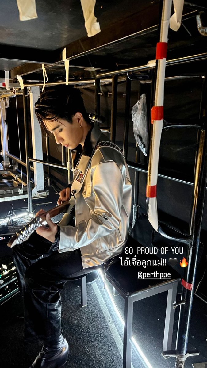 ไม่ทำดา แกเหมาะกับอะไรแบบนี้มากเพิ้ด เครื่องดนตรี ร้องเพลงบนสเตจ แกไชน์มากรู้ตัวไหม ถ้าไม่รู้ก็จงรู้ไว้
#KDPPE
#OhmNanon1stFM