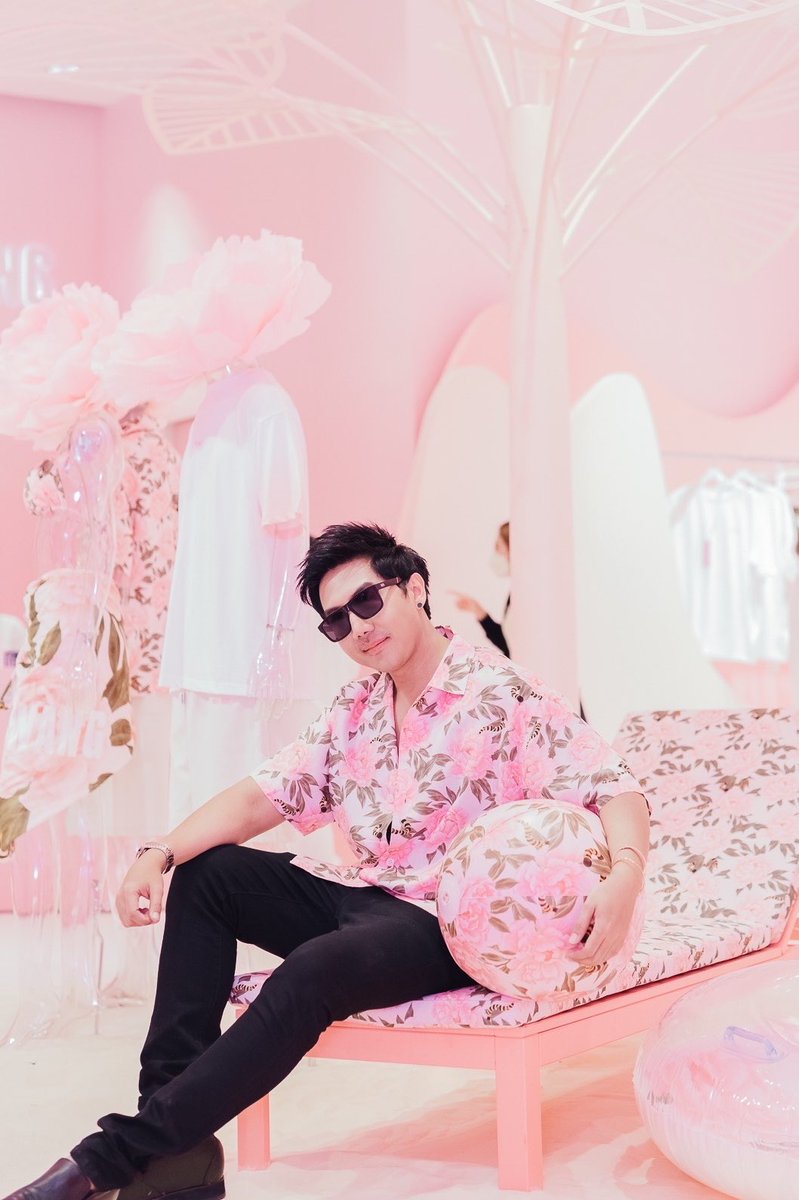 Alex_nattirut's tweet photo. TEAMWANGDesign “MUDANCE” Concept Space 
#แฟนบอย TEAM WANG  ห้ามพลาด       ไปตำกัน The TEAMWANG แห่งแรกในไทย 
📍EmQuartier M Floor The Waterfall Quartier  

ซื้อสินค้าได้ผ่านทาง 
LINE OA : @club21men

#TEAMWANG #Fanboy 
#TEAMWANGdesign 
#TEAMWANGSPARKLES 
#TEAMWANGdesignTHAILAND https://t.co/nr6IHP52Yy