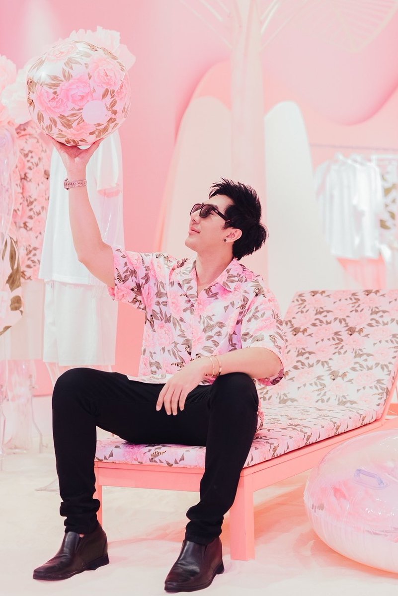 Alex_nattirut's tweet photo. TEAMWANGDesign “MUDANCE” Concept Space 
#แฟนบอย TEAM WANG  ห้ามพลาด       ไปตำกัน The TEAMWANG แห่งแรกในไทย 
📍EmQuartier M Floor The Waterfall Quartier  

ซื้อสินค้าได้ผ่านทาง 
LINE OA : @club21men

#TEAMWANG #Fanboy 
#TEAMWANGdesign 
#TEAMWANGSPARKLES 
#TEAMWANGdesignTHAILAND https://t.co/nr6IHP52Yy