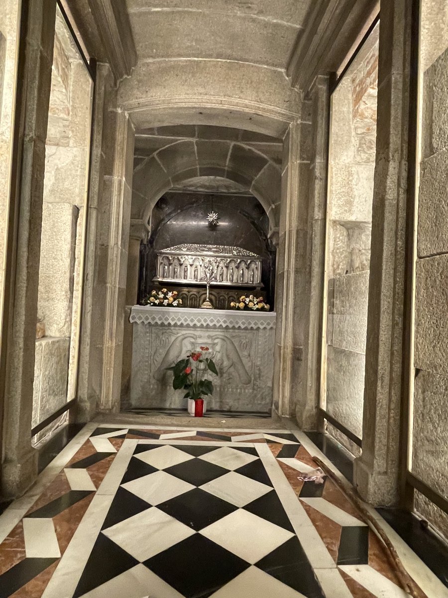 fady_syriani's tweet photo. Tomb of St James in #Compostella.
On the feast of the transfiguration of the Lord Jesus, we pray St James the apostle who witnessed along with John &amp; Peter the glory of the Lord while heading to Jerusalem, to help us stay faithful to our mission despite the crosses we are bearing https://t.co/QTi6dFlrVh