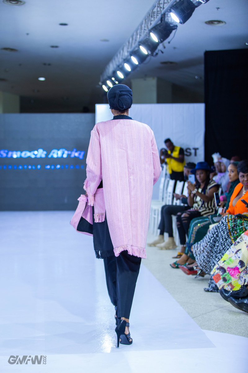 smockafrica's tweet photo. Introducing NAD kimono and the NAD bag. 

Both items are unisex and can be styled in many ways. 
Coming soon on @afrikrea 

Model: @titilayoomi (IG) 
Design: @smockafriq 
Cc: @ghanamodestfashionweek @ShamfizJ 

@aboyostudios https://t.co/K9uASvSZxr