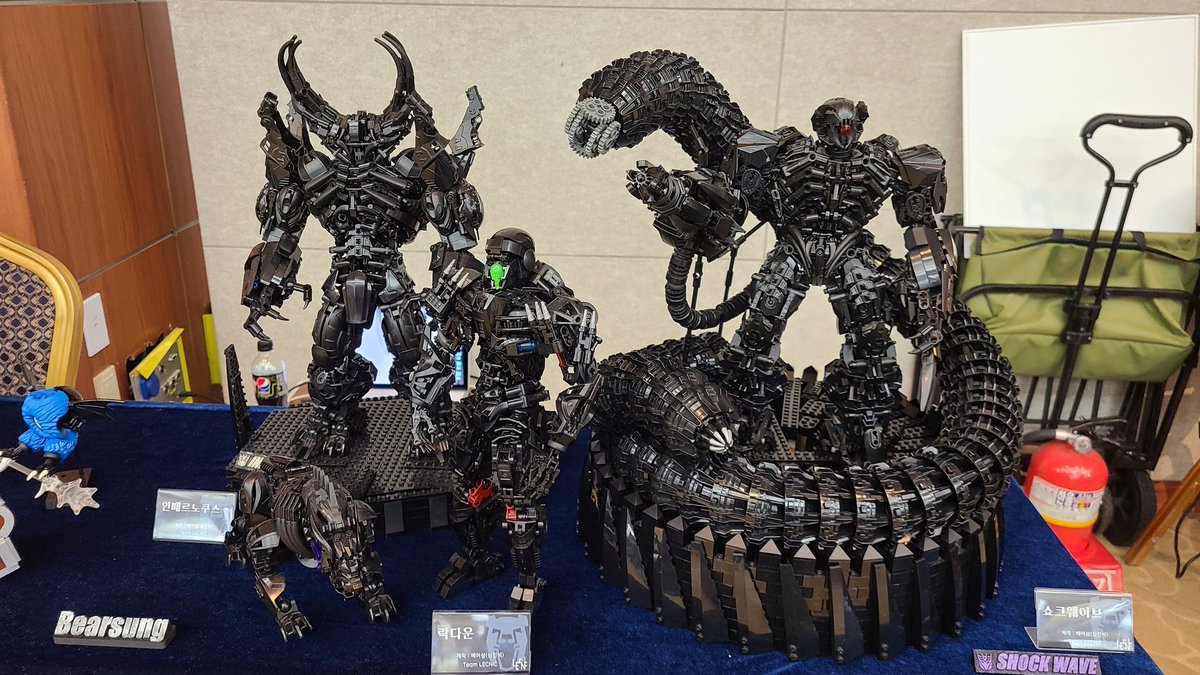 Buffoon76242561's tweet photo. 2022 Korea Brick Party

#lego #레고 #바이오니클 #bionicle #legostagram #legomoc #bioniclemoc #legomech #legomecha #레고창작 #herofactory #herofactorymoc #Lecnic #buffoon #conceptart #코리아브릭파티 #코리아브릭파티2022 #koreabrickparty
#koreabrickparty2022 https://t.co/vdf1r2QnMR