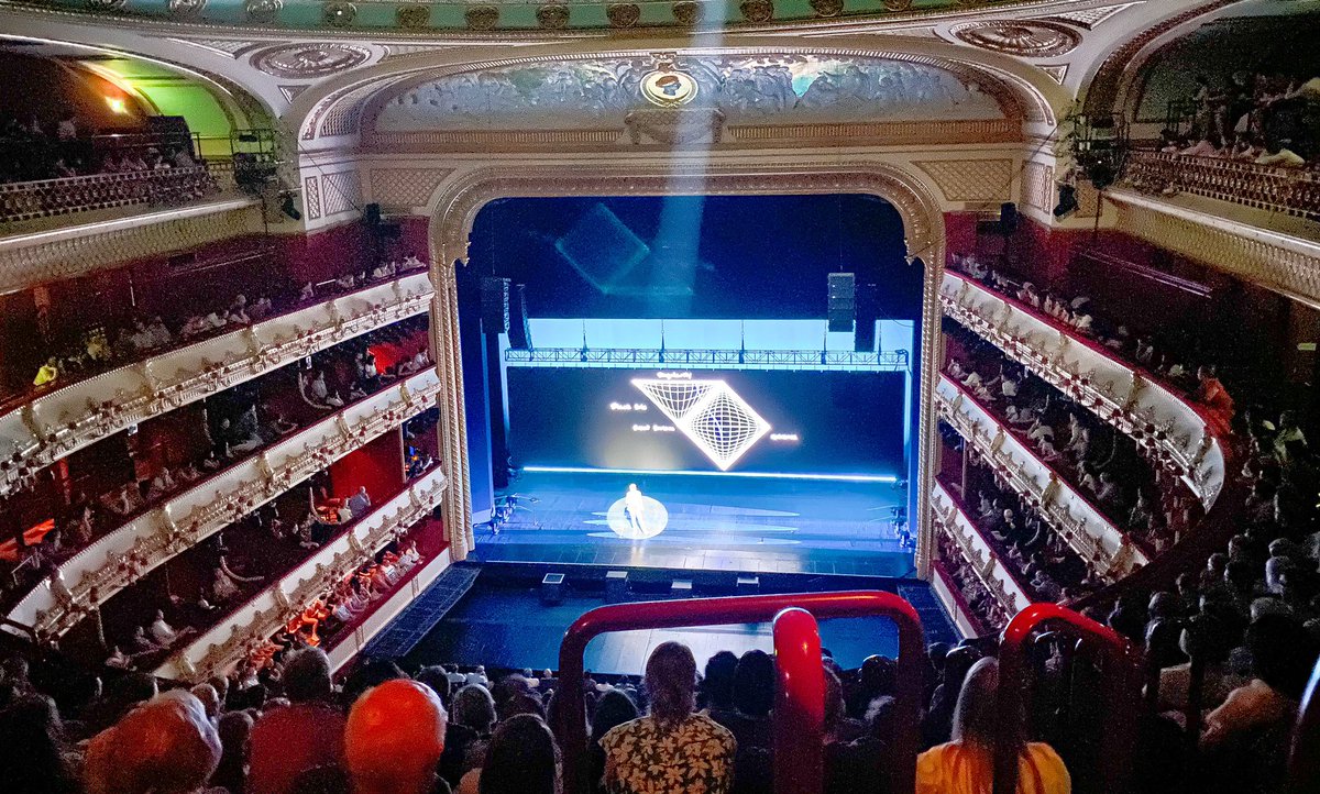 MoTalking's tweet image. Really enjoyed @ProfBrianCox Horizons lecture at the Royal Opera House. From BigBan to Quantum physics to black holes where time stops? 😵