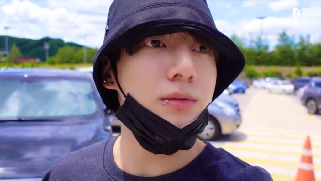 liskookloops's tweet image. jungkook’s vlog x lili’s vlog