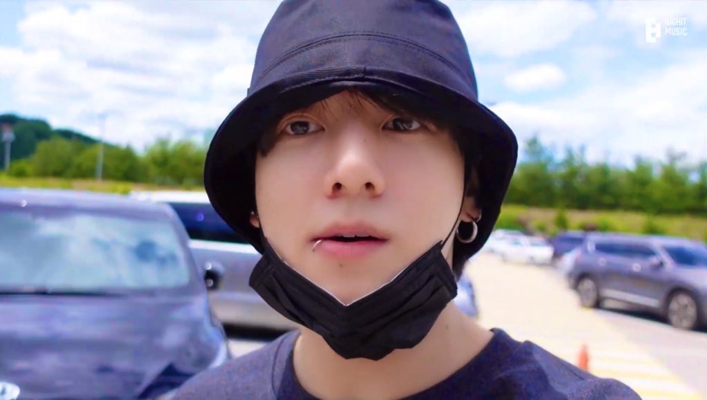 liskookloops's tweet image. jungkook’s vlog x lili’s vlog