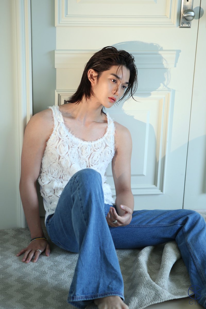 Springbae0510's tweet photo. 싱글즈 화보 비하인드 (1)

#배진영 #BAEJINYOUNG #CIX https://t.co/wVU3P5ePtH