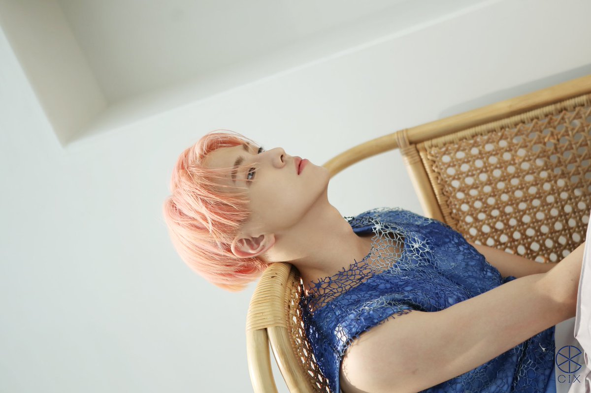singles behind #용희 #YONGHEE 📸