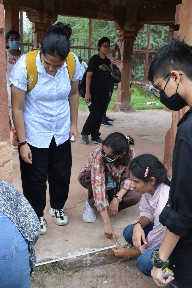 AnushkaTweeting's tweet photo. #Jaldaroharsanrakshaninternship at @AICTE_INDIA for #AzadiKaAmritMahotsav. Site visit and measurement: #HauzEshamsi #Shamshitalab at Mehrauli, Delhi
#MissionAmritSarovar 
#IGDTUW
@PMOIndia 
#rashtrapatibhawan https://t.co/5v6wYi0JIw