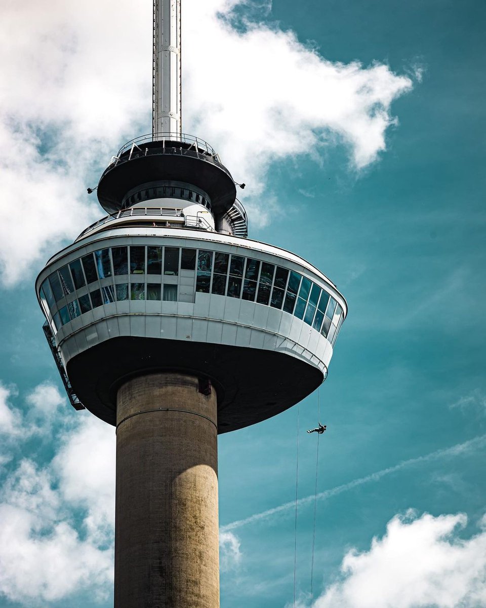 Did you know we have Europe’s highest abseil in #rotterdam? 🤩
Would you dare to go abseiling from @euromast010 

#rotterdammakeithappen

📸 @pdy_graphy
