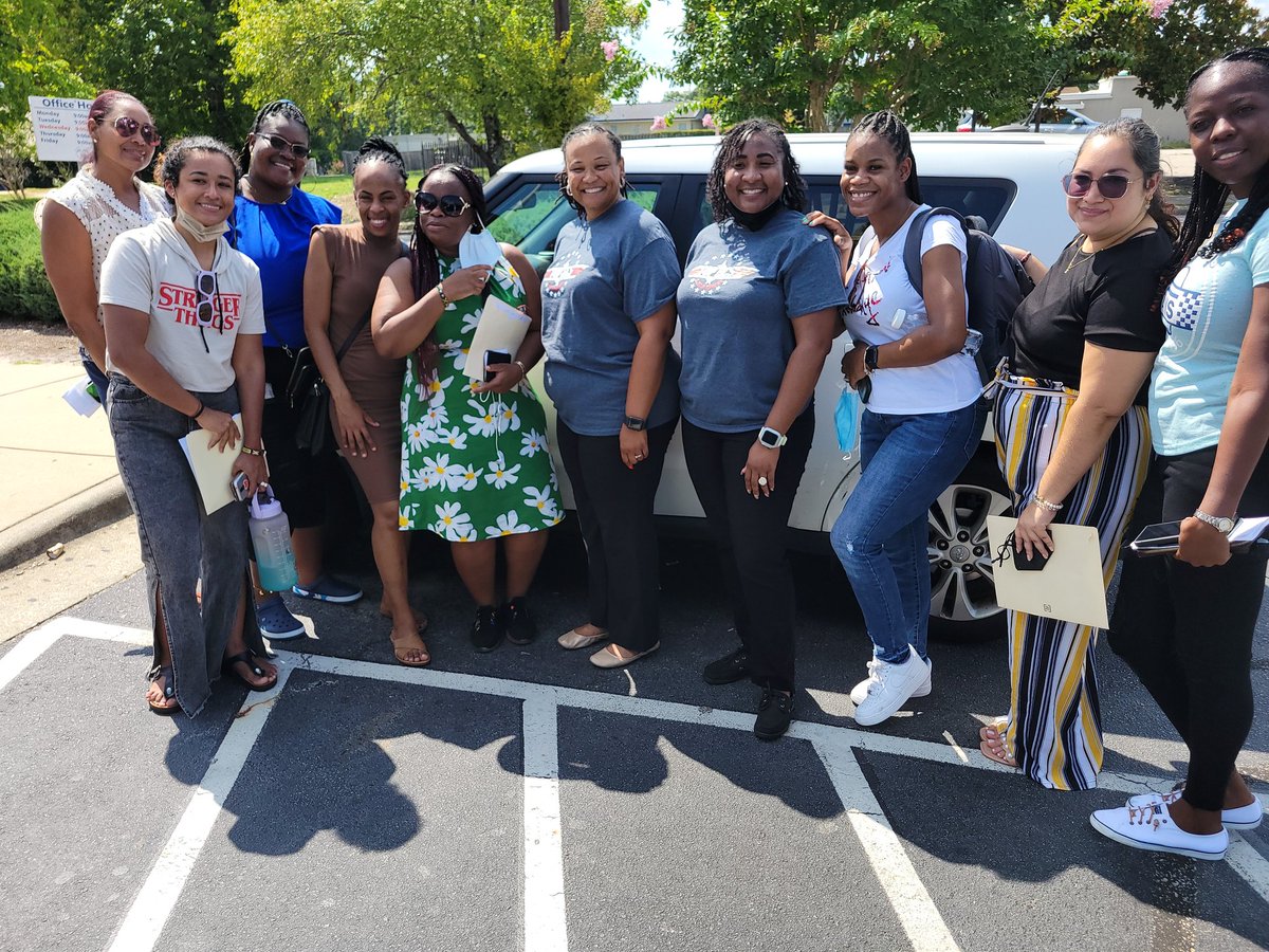 SHardial's tweet photo. Advisors connecting their advisees to the principal and assistant principal.
#unitingourworld 
@ParticipateLrng 
@Bibiana96652272 https://t.co/rqe27MscPv
