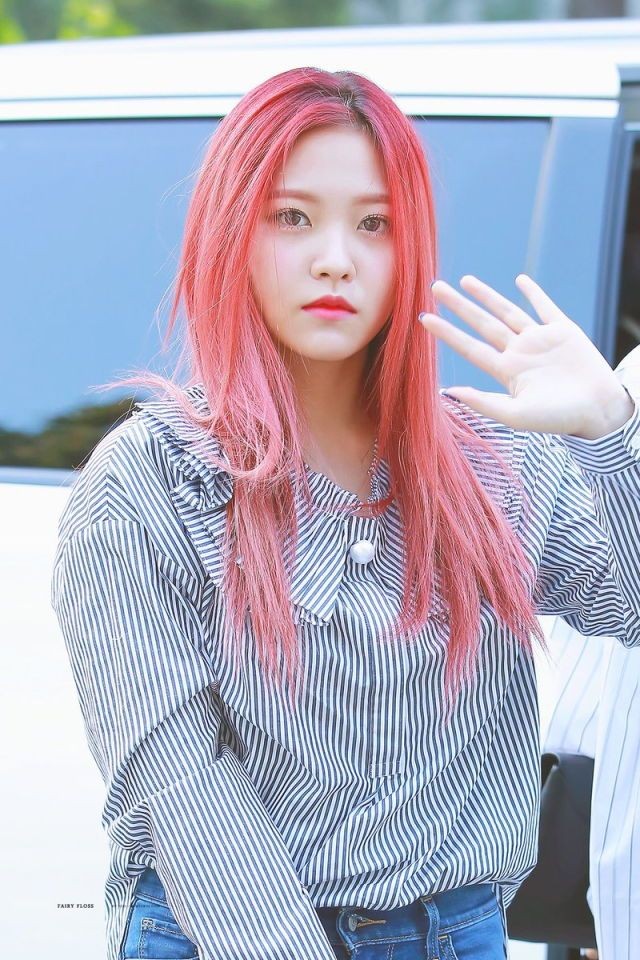 yerispic's tweet photo. looks like a doll with her big eyes 🥺💜

#Yeri #예리 #RedVelvet #레드벨벳 https://t.co/VxOgTI1tkj