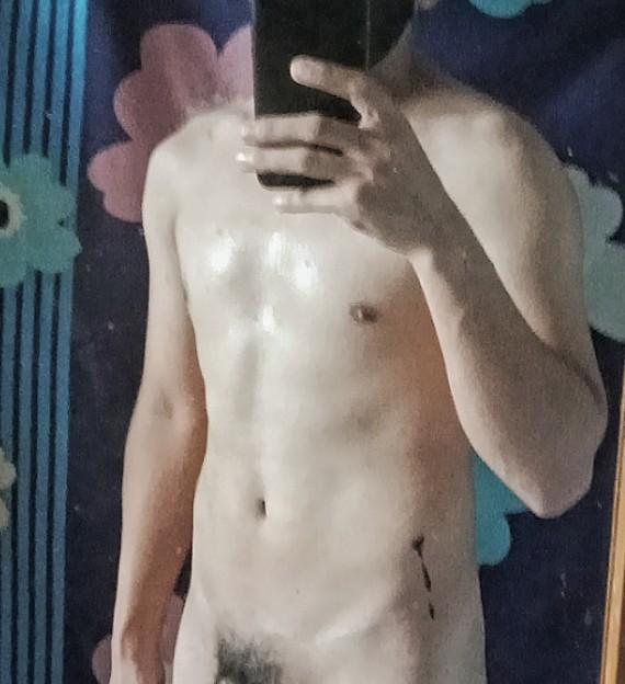markjklr12's tweet photo. touch my body,, https://t.co/a2yHwM97qs