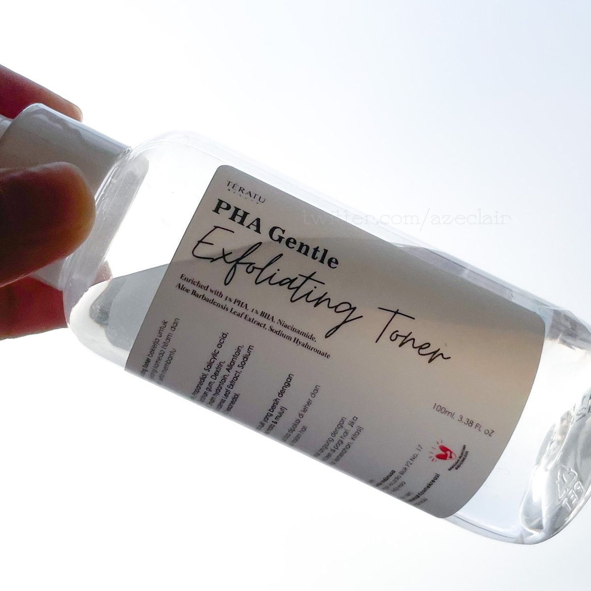 azeclair's tweet photo. Siapa yg sering bruntusan atau dapet jerawat pasir? Solusinya cuman pake exfo toner yg sekaligus punya manfaat hydrating dan soothing👍

Aku rekomendasiin toner gentle tapi paling bisa diandelin nih

✨Teratu Beauty PHA Gentle Exfoliating Toner✨

#racuninskincare https://t.co/zSGQqrHJzT