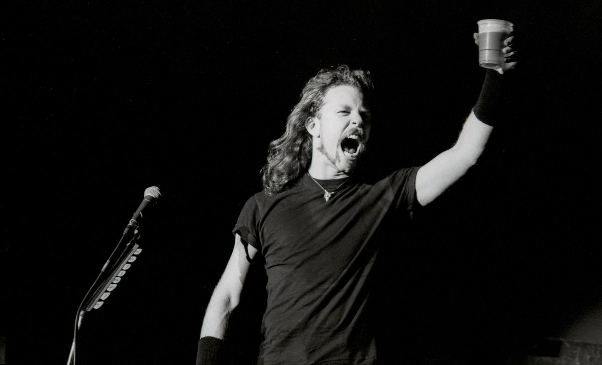 AxEasy's tweet photo. Τραβηγμένη το 1993 στη Νέα Σμύρνη κατά την πρώτη συναυλία των @Metallica στην Ελλάδα.
Εβίβα! #JamesHetfield #Metallica #AthensLive https://t.co/AYCbu3nVPA
