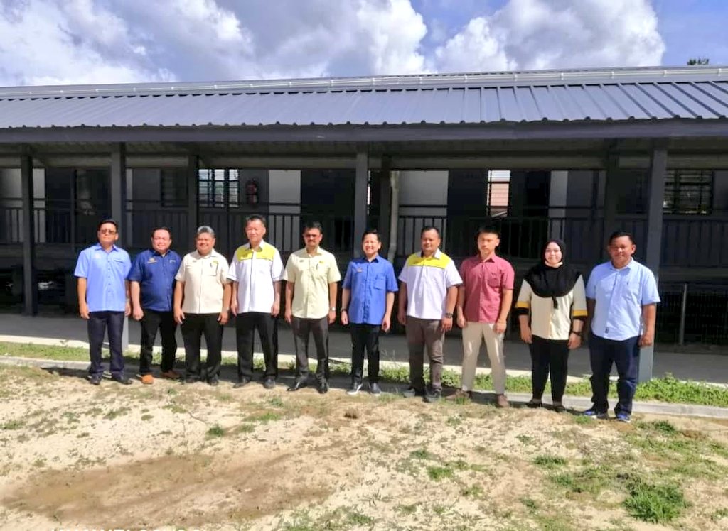 Pada 5 Ogos 2022 yang lepas, telah berlangsung Majlis Ringkas Penyerahan Projek Sek. Keb. Simbuan, Keningau Sabah yang disempurnakan oleh YB. Timbalan Menteri Kerja Raya bersama wakil KPM. Hadir sama YBhg. Dato' Pengarah CKP, JAPK BPP1 dan JKR Sabah.
#jkrmalaysia
#jkrprihatin