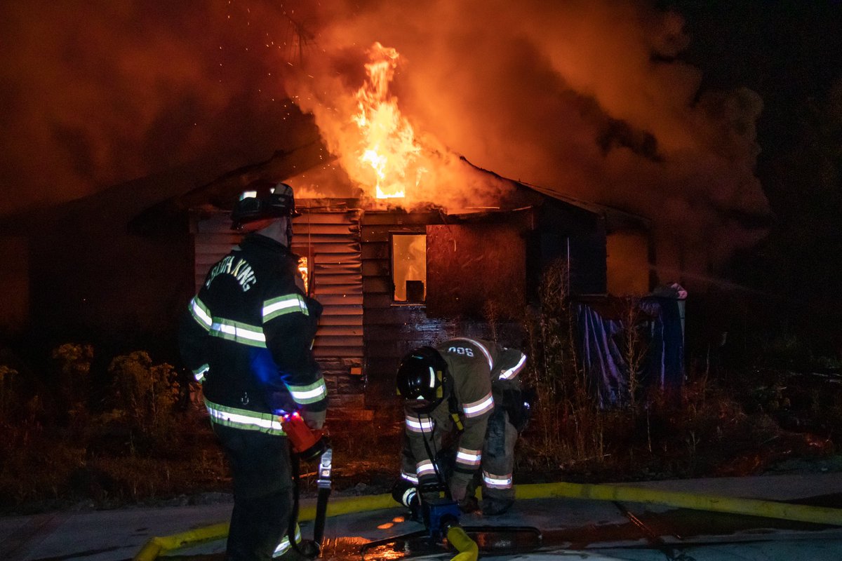 southsoundnews's tweet photo. @Southkingfire tackle early morning abandoned residential fire in the 3000 block of S. 363rd. No injuries, crew fighting the blaze defensively. #firefighters #structurefire #iaff #fullyinvolved https://t.co/uTiKfftbPv