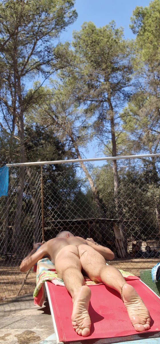 Sama260269's tweet photo. Feliz sábado amigos de Twitter!!!
#tomarelsol #Verano2022 #culoalaire #broncearse #nudesgay #gaymen #FinDeSemana #gaysexy https://t.co/FuNePXy8ZR